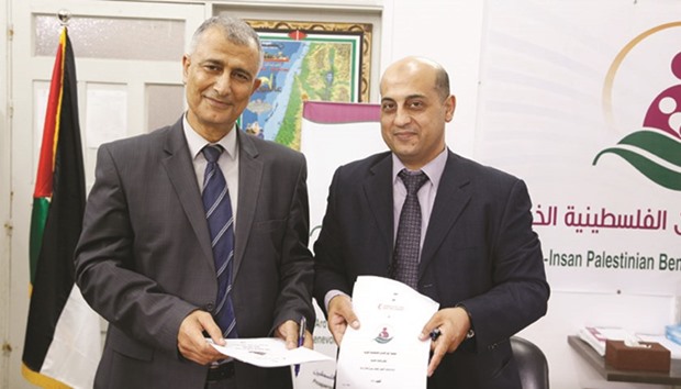 Officials from Qatar Red Crescent Society and Ard El-Insan Palestinian Benevolent Association after the signing ceremony.