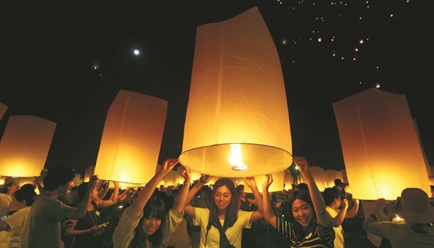 People release floating lanterns during the festival of Yee Peng in the northern capital of Chiang Mai yesterday.