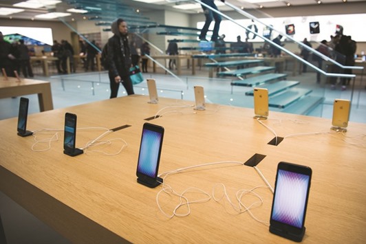 Various iPhones are displayed at a store in New York. The latest Apple smartphones that run on Verizon Communicationsu2019 network are technically capable of downloading data faster than those from AT&T. Yet in testing, the two phones perform about the same, according to researchers.