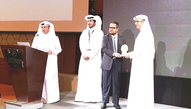 GM Parveez Aslam receiving the award on behalf of Aamal Readymix.