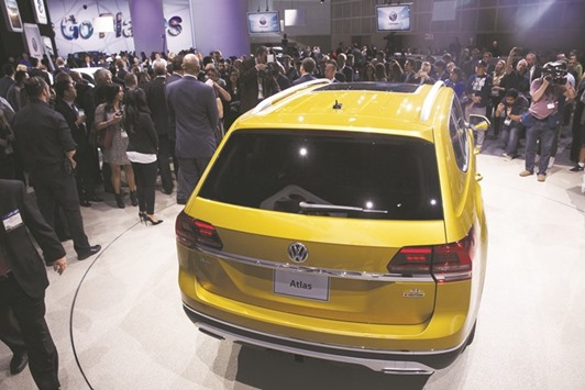 The Volkswagen Atlas sports utility vehicle (SUV) is displayed at the Los Angeles Auto Show on November 17. VWu2019s namesake marque will expand its range of SUVs and sedans and start making electric autos in North America in 2021 in a bid to u201cevolve from a niche supplieru201d into a successful mainstream car maker in the region, the company said yesterday.
