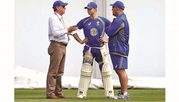 Australian cricket selector Trevor Hohns (left) chats with captain Steve Smith (centre) and coach Darren Lehmann (right) during a training session. (AFP)