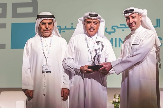 Qatalum CEO Khalid Mohamed Laram receives the award during the event.