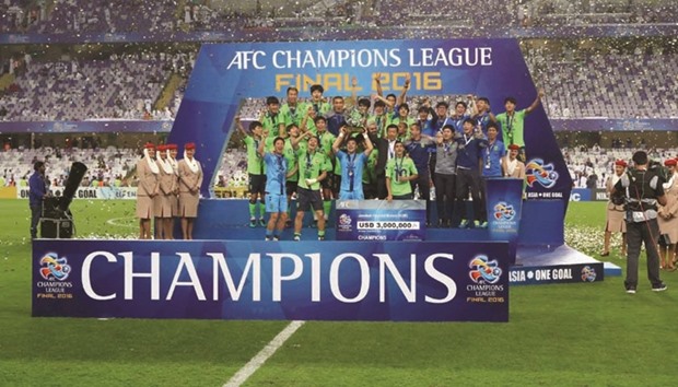 Jeonbuk players celebrate after winning the AFC Champions League at the Hazza bin Zayed Stadium in Al Ain, UAE. yesterday. (AFP)