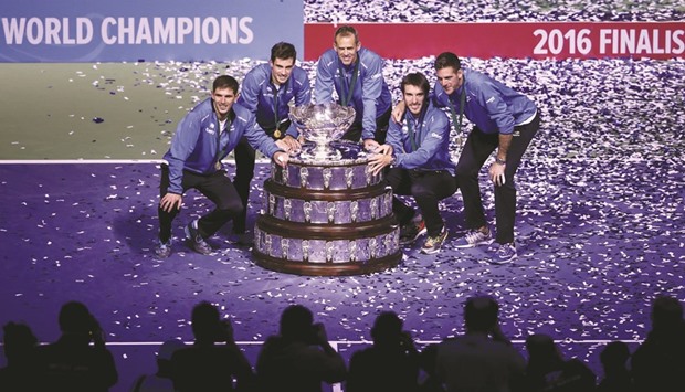 Argentinau2019s Leonardo Mayer, Guido Pella, Federico Delbonis, Juan Martin del Potro and Daniel Orsanic pose with the Davis Cup trophy during the victory ceremony. (Reuters)