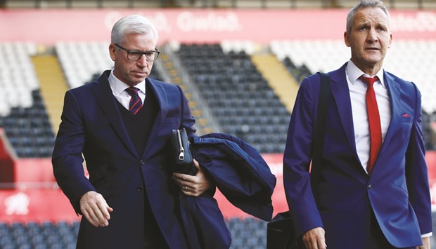 Crystal Palace manager Alan Pardew with assistant manager Keith Millen. (Reuters)
