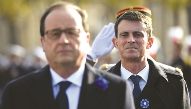 Valls (right) wonu2019t be quitting as premier to run against his boss, his aides say.