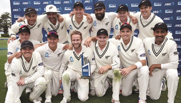 CLEAN SWEEP: New Zealand players pose with the trophy after beating Pakistan by 130 runs to win the two-Test series 2-0. (AFP)