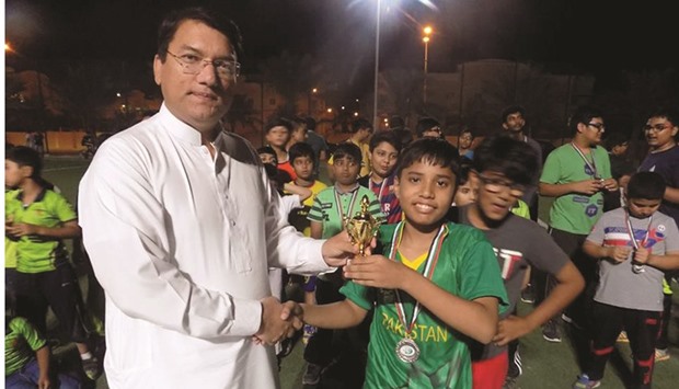 Anwar Ali Rana, chairman of Sohni Dharti, awarding a trophy to one of the top performers of the tournament.