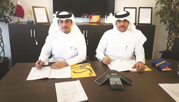 Abdulla Shlash al-Hajari (right) and Jamal al-Hajjaji at the agreement signing.
