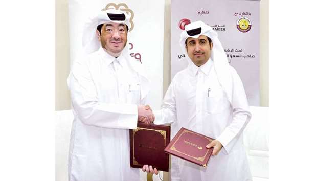 Qatar Chamber director-general Saleh bin Hamad al-Sharqi and Manateq CEO Fahad Rashid al-Kaabi shaking hands after signing the agreement yesterday.