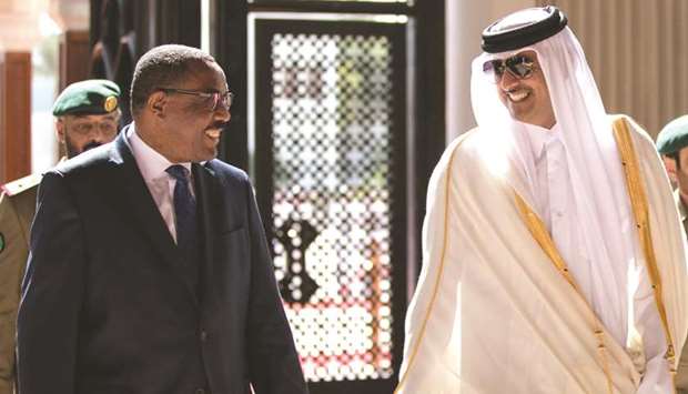His Highness the Emir Sheikh Tamim bin Hamad al-Thani receiving Ethiopian Prime Minister Hailemariam Desalegn at the official reception ceremony at the Emiri Diwan yesterday.