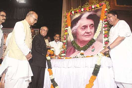 Former president Pranab Mukherjee and Congress leader Somen Mitra pay tribute to late prime minister Indira Gandhi on her birth centenary in Kolkata yesterday.