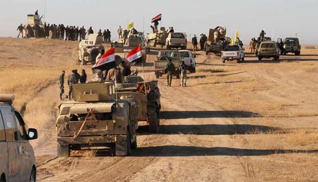 Iraqi forces, supported by members of the Hashed al-Shaabi, advance in the western desert in the northern Iraqi region of al-Hadar