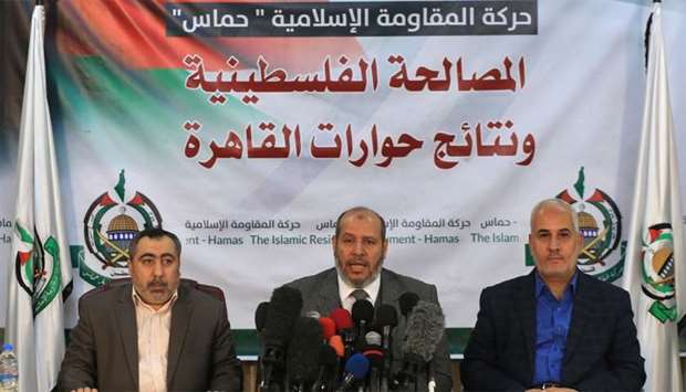 Hamas' senior political leader, Khalil al-Hayya (C) accompanied by Hamas spokesman Fawzi Barhoum (R) attend a press conference in Gaza City