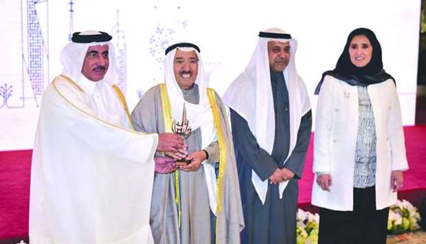 Kuwait's Emir Sheikh Sabah al-Ahmad al-Jaber al-Sabah handing over the award for Hukoomi to HE the Minister of Transport and Communications Jassim Seif Ahmed al-Sulaiti. Picture courtesy of Ministry of Transport and Communications Twitter account