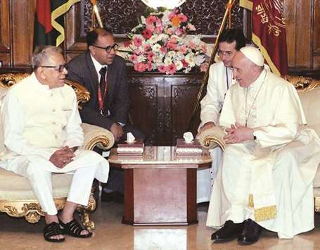 Pope Francis meets Bangladesh President Abdul Hamid at the Presidential Palace in Dhaka yesterday.