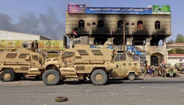Yemeni pro-government forces gather on the eastern outskirts of Hodeida
