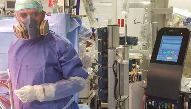Dr Arash Rafii Tabrizi in the operating theatre