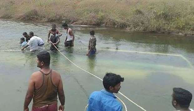 28 drown in India bus crash