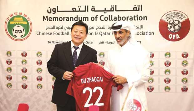 QFA president Sheikh Hamad bin Khalifa bin Ahmed al-Thani (right) with Vice Sports Minister of China and CFA acting president Du Zhaocai.