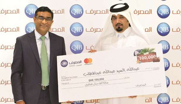 Abdullah al-Sayed receiving the grand prize for MasterCard holders.