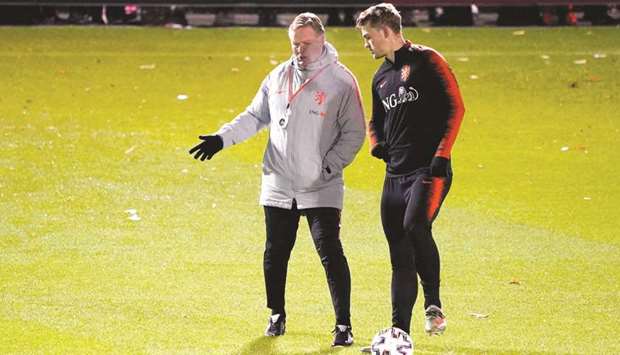 The Netherlands coach Ronald Koeman (left) talks to defender Matthijs de Ligt during a training session. (AFP)