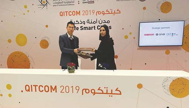 Reem al-Mansoori, assistant undersecretary of Digital Society Development Sector at MoTC, and Trevor Liu Yan, CEO of Gulf North Region, Huawei Technologies, shaking hands after signing the MoU on the sidelines of Qitcom 2019.