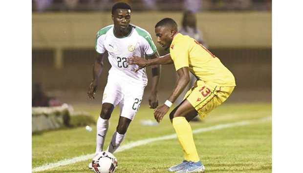 Moussa Wague (left) of Senegal vies for the ball with Anzouana Yhoan of Congo during the 2021 Africa Cup of Nations qualifying match at the Lat-Dior stadium in Thies, Senegal, on Wednesday night. (AFP)