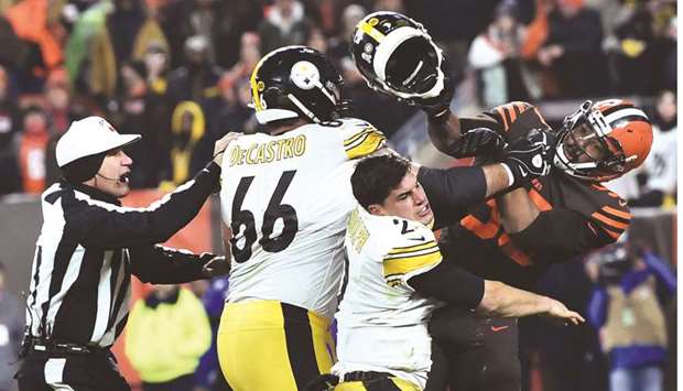 Cleveland Brownsu2019 Myles Garrett (right) takes a swing at Pittsburgh Steelersu2019 Mason Rudolph (second from right) with the latteru2019s helmet as David DeCastro (second from left) tries to intervene during the game in Cleveland, Ohio, United States, on Thursday. (USA TODAY Sports)