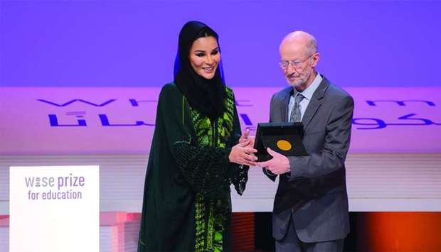 Her Highness Moza bint Nasser, Chairperson of Qatar Foundation, awarded the 2019 WISE Prize for Education to Larry Rosenstock, CEO of High Tech High.