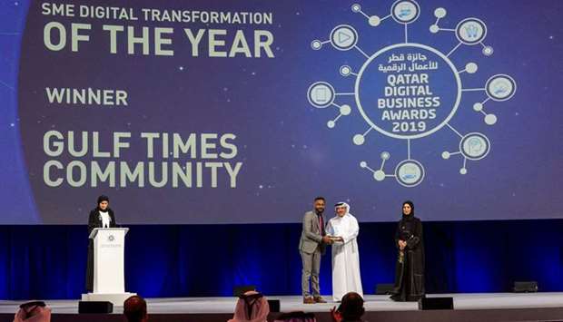 HE the Minister of Transport and Communications Jassim Seif Ahmed al-Sulaiti presenting the SME Digital Transformation of the Year award to Gulf Times Community