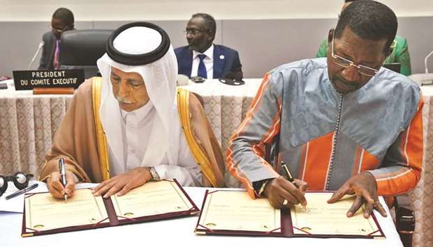 HE the Speaker of the Shura Council Ahmed bin Abdullah bin Zaid al-Mahmoud signing the agreement with Chairperson of the Executive Committee of the African Parliamentary Union Alassane Bala Sakande.