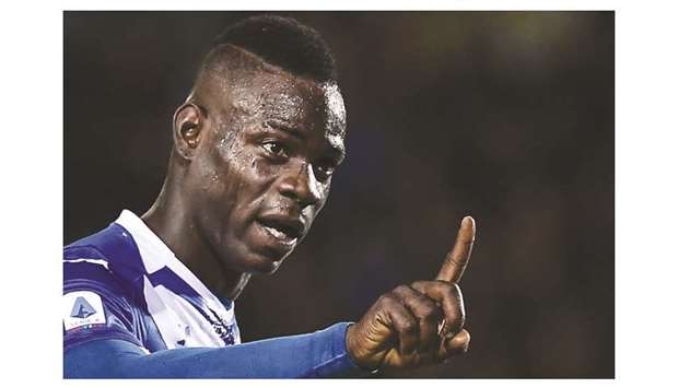 Italian international Mario Balotelli scored in a 2-1 Serie A defeat on Sunday but his performance was overshadowed by his fury at monkey chants from a section of Veronau2019s supporters. (AFP)