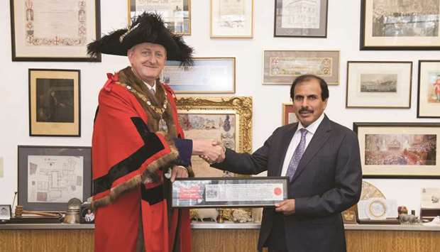 HE Sheikh Abdulla, receives the u201cFreedom of the City of Londonu201d award, a title of privilege that dates back to the 13th century, from Lord Mayor Peter Estlin. Sheikh Abdulla was recognised for the QCBu2019s large contribution and  investment into the City of London.