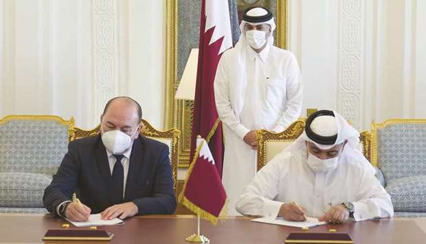 HE the Prime Minister and Minister of Interior, Sheikh Khalid bin Khalifa bin Abdulaziz al-Thani, witnesses the signing of a memorandum of understanding between the Investment Promotion Agency of Qatar (IPAQ) and UBS banking group, in Doha on Sunday
