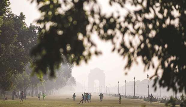People play soccer at a park near India Gate amid smoggy conditions in New Delhi yesterday. This month, the Delhiu2019s air quality was its worst for the year, with the concentration of deadly PM 2.5 particulate matter rising to 30 times the World Health Organizationu2019s safe limit.