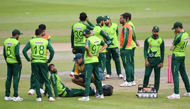 Six members of the Pakistan cricket team on a tour of New Zealand have tested positive for Covid-19