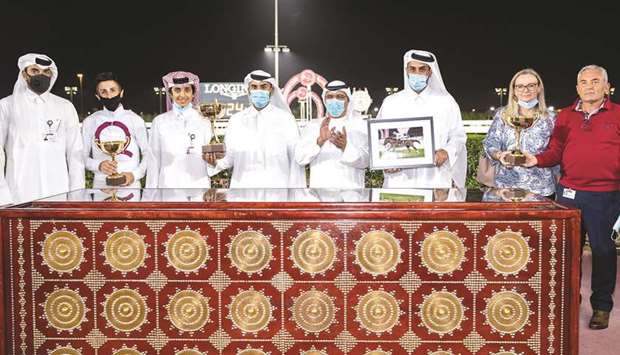 Qatar Racing and Equestrian Clubu2019s Abdulla Rashid al-Kubaisi (fourth from right) with the winners of the Al Safliya Cup (QA Listed) after Al Wasmiyah Farmu2019s Noor Al Hawa won the 2400m feature race at Al Rayyan Park yesterday. PICTURES: Juhaim