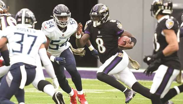 Baltimore Ravens quarterback Lamar Jackson (second from right) is pressured in the first quarter by Tennessee Titans linebacker Rashaan Evans (second from left) at M&T Bank Stadium in Baltimore, Maryland, United States, on November 22, 2020. (USA TODAY Sports)
