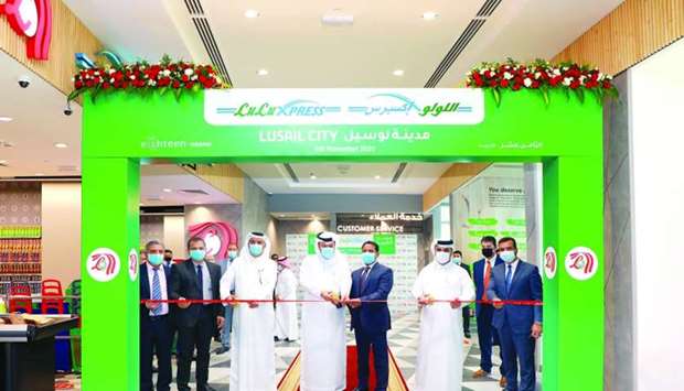 Dignitaries and LuLu officials cut a ribbon to mark the opening of LuLu Xpress in THE e18ghteen Tower in Lusail Marina