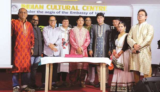 BPQ president Biswajit Banerji opened the festival by cutting the cake along with ex-presidents Zatish Nandy and Kajol Bhattacharyya.