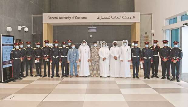 They were introduced to the information systems used in Customs procedures at Hamad Port, including the Al Nadeeb system.
