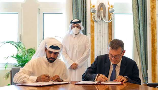 HE Deputy Prime Minister and Minister of Foreign Affairs Sheikh Mohammed bin Abdulrahman Al-Thani witnessing the signing of the agreements by HE the Director General of Qatar Fund for Development Khalifa bin Jassim Al Kuwari , and the Commissioner-General of UNRWA Philippe Lazzarini.