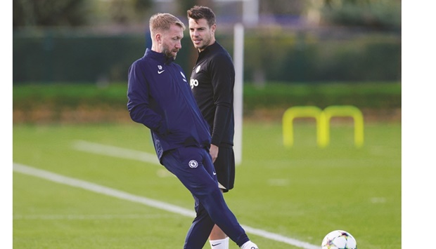 Chelsea manager Graham Potter and Cesar Azpilicueta during a training session yesterday. (Reuters)