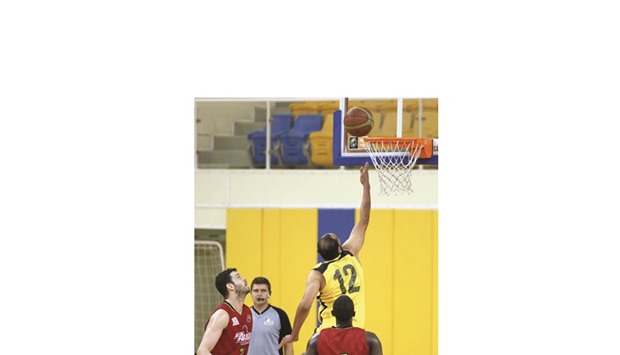 Action from the QSC-Al Arabi match in the Qatar Basketball League yesterday.