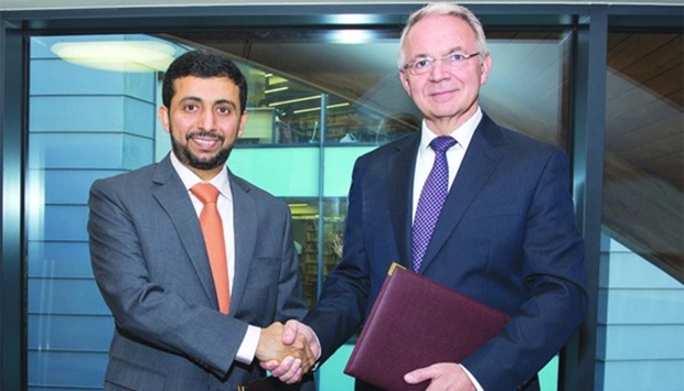 Dr Hassan alu2013Derham and Prof Stuart Corbridge shake hands after signing the agreement.