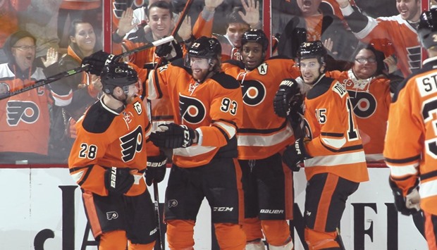 Claude Giroux (No 28), Jakub Voracek (No 93), Wayne Simmonds (No 17) and Michael Del Zotto (No 15) of the Philadelphia Flyers celebrate Simmondu2019s game tying goal at 10:10 of the third period against the Boston Bruins at the Wells Fargo Center in Philadelphia. (Getty Images/AFP)