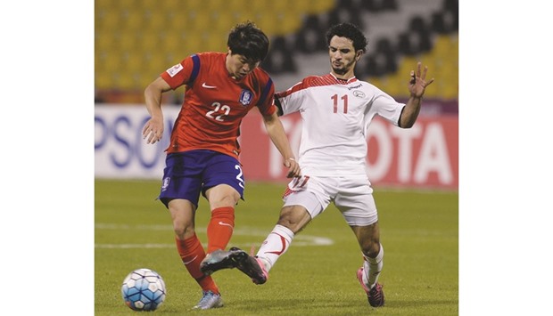 South Koreau2019s Kwon Chang-hoon (L) scored the first hat-trick of the AFC U23 Championship during the match against Yemen.