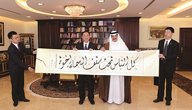 HE the Minister of Culture, Arts and Heritage Dr Hamad bin Abdul Aziz al-Kuwari with his Chinese counterpart Luo Shugang in Doha yesterday.  Below: HE al-Kuwari presentes a memento to Luo Shugang.